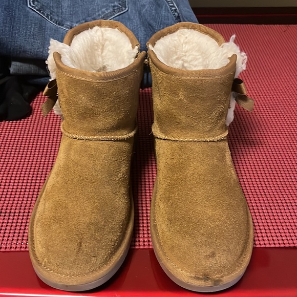Gently used UGG Koolaburra Girls Boots size 3 or 5 - Picture 2 of 10